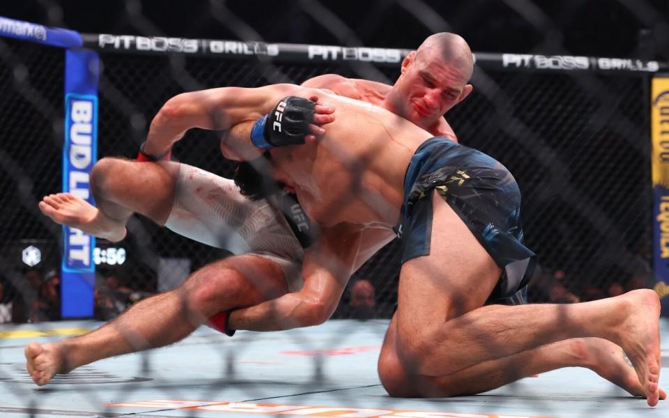 PG电子app下载-送车臣狼王生涯首败！UFC328中量级冠军战：斯特里克兰爆冷夺冠